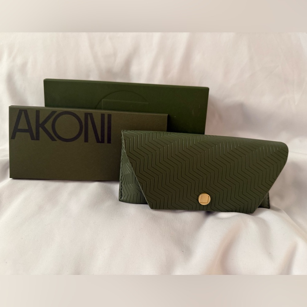 Akoni Sunglasses Case with Cloth